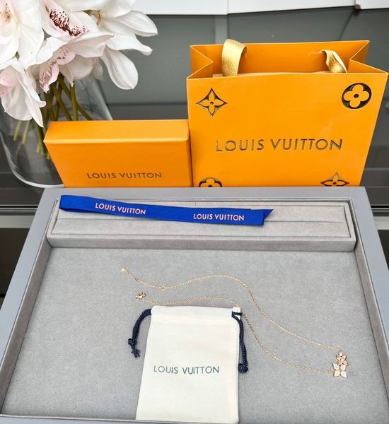 Louis Vuitton LV Diamond Flower Pendant Necklace