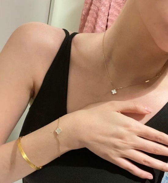 Van Cleef & Arpels VCA Clover Mother of Pearl Necklace