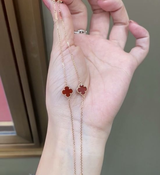 Van Cleef & Arpels VCA Clover Agate Beaded Bracelet