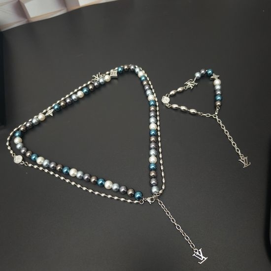 Louis Vuitton LV Asymmetrical Pearl Fusion Bracelet
