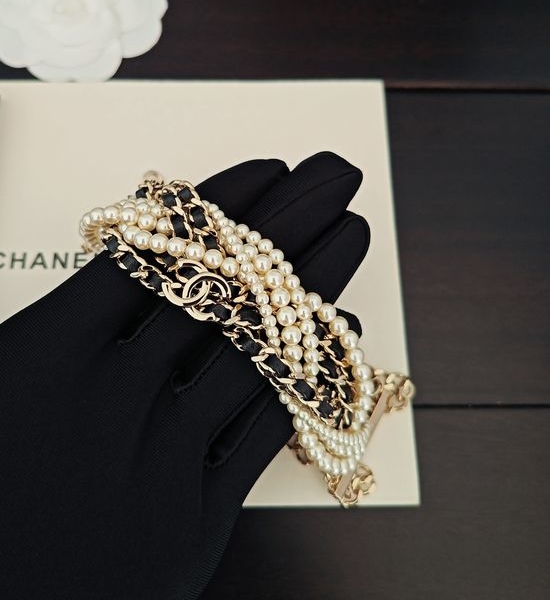 Chanel Pearl Leather Bracelet Exquisite Brass Ornament