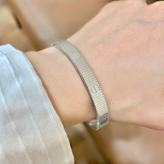 Cartier Exquisite Narrow 18k Gold Bangle