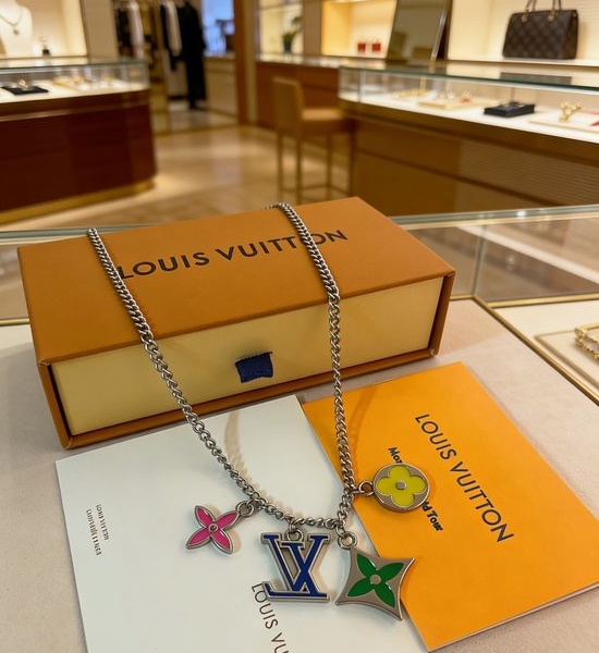 Louis Vuitton LV Adjustable Chain Floral Necklace