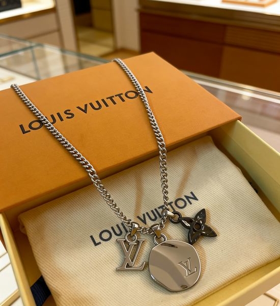 Louis Vuitton LV Circular Floral Pendant Necklace