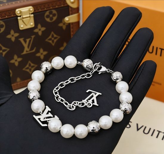 Louis Vuitton LV Pearl Beaded Adjustable Chain Necklace