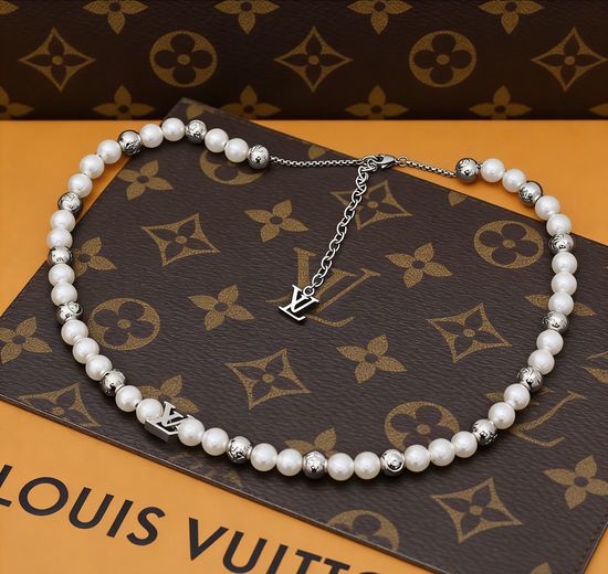 Louis Vuitton LV Pearl Beaded Adjustable Chain Necklace