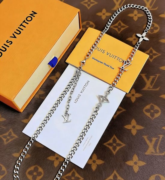 Louis Vuitton LV Pattern Decorated Polished Metal Chain Necklace