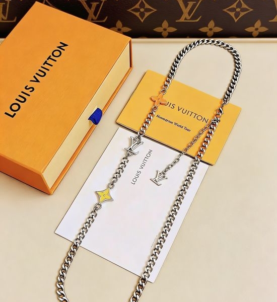 Louis Vuitton LV Flower Decorated Metal Chain Necklace Delicate