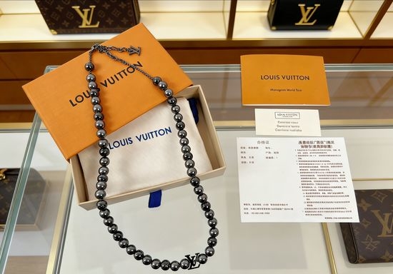 Louis Vuitton LV Pearl Beaded Necklace Adjustable Chain Design