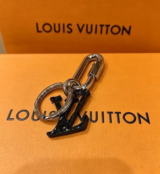 Louis Vuitton LV Stylish Bag Charm Keychain Accessory