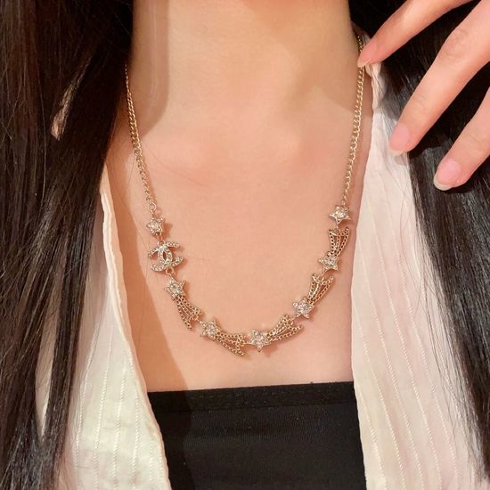 Chanel Delicate Elegant Vintage Necklace