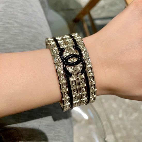 Chanel Chain Design Shiny Brass Bangle