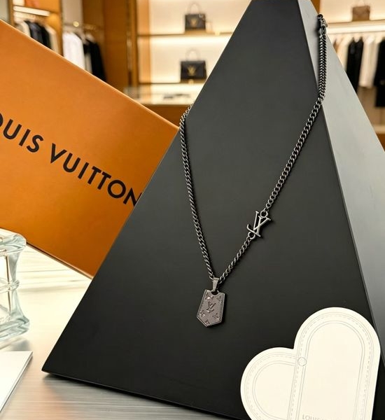 Vivienne Westhood Vintage Metal Pendant Neck Chain