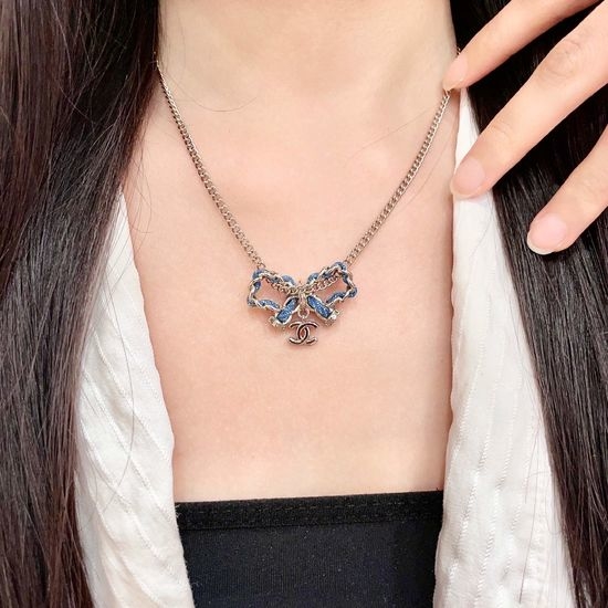 Chanel Vintage Pendant Necklace Elegant Daily Jewelry