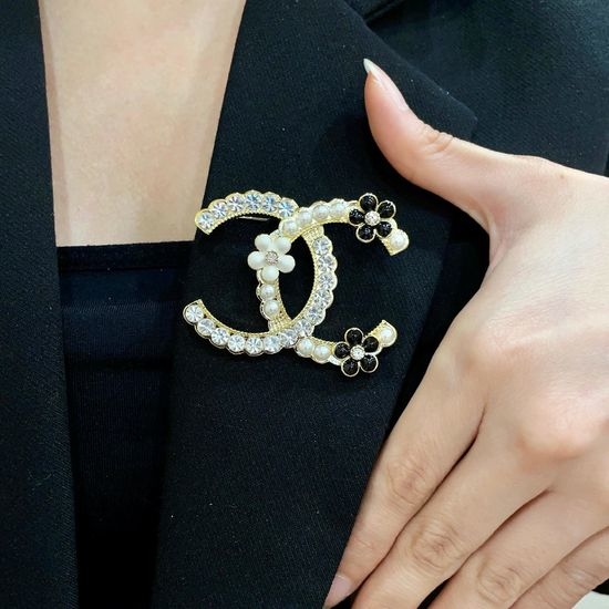 Chanel Delicate Classic Versatile Brooch
