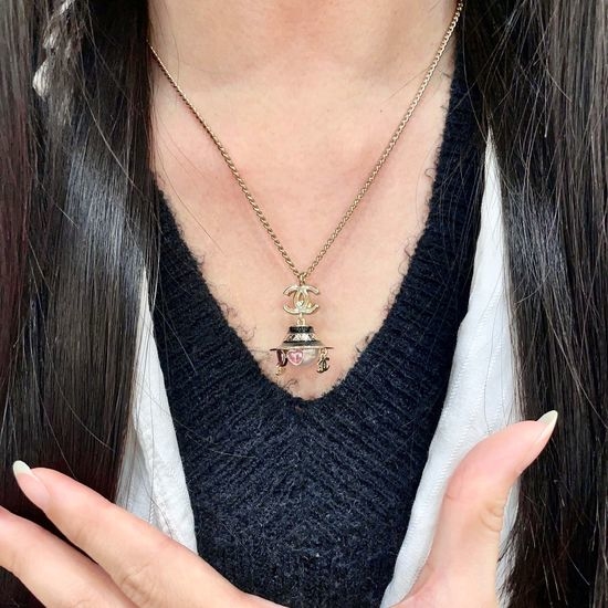 Chanel Delicate Elegant Temperament Necklace