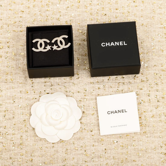 Chanel Star Stud Earrings Shiny Classic Jewelry