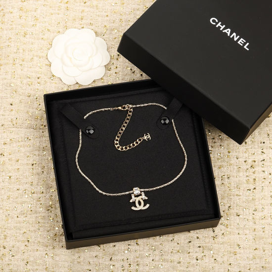 Chanel Exquisite Crystal Inlaid Pendant Necklace
