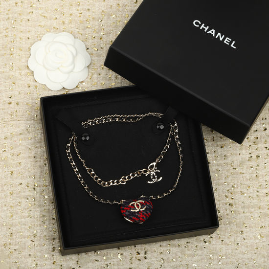 Chanel Woven Heart Heavy Craft Pendant Necklace