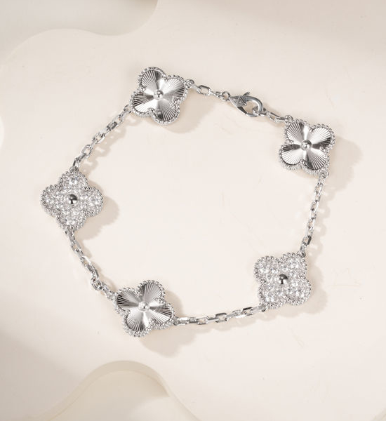 Van Cleef & Arpels VCA Irregular Clover Pattern Diamond Bracelet