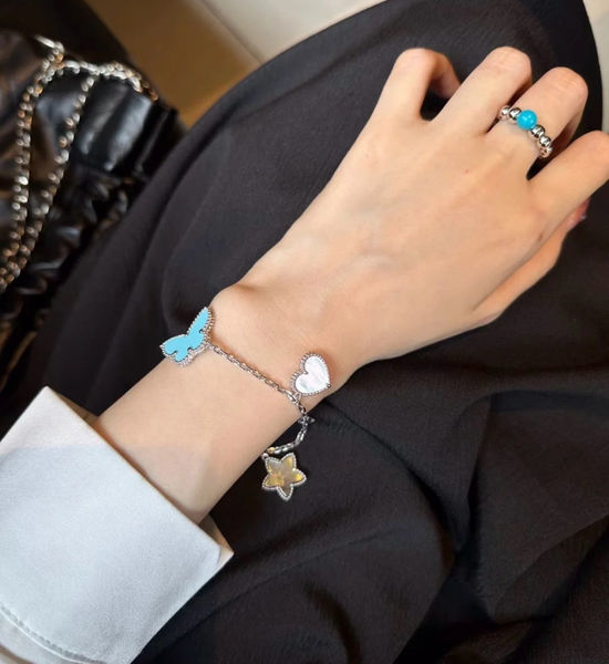 Van Cleef & Arpels VCA Four Flower Charm Lucky Bracelet