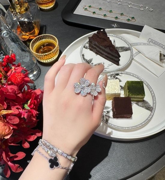 Van Cleef & Arpels VCA Diamond Inlaid Clover Ring