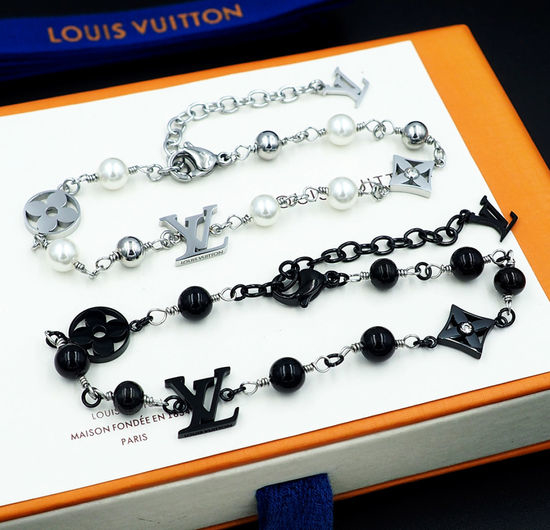 Louis Vuitton LV Beaded Chain Pearl Necklace Bracelet Set