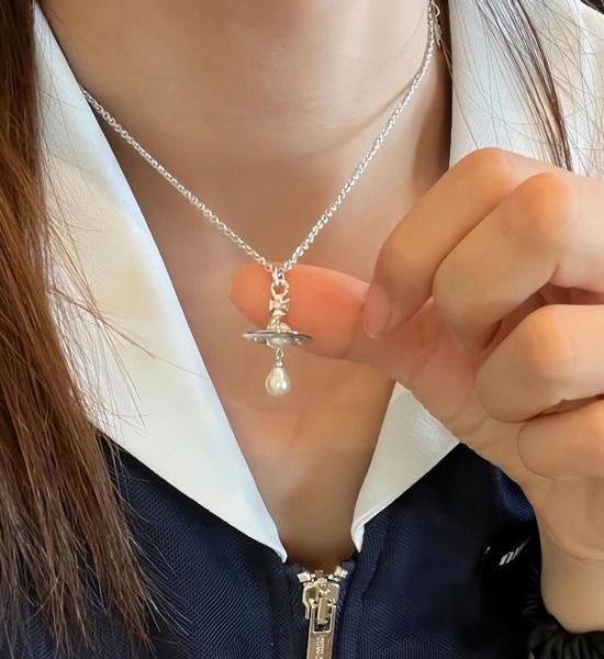 Vivienne Westhood Elegant Pearl Necklace