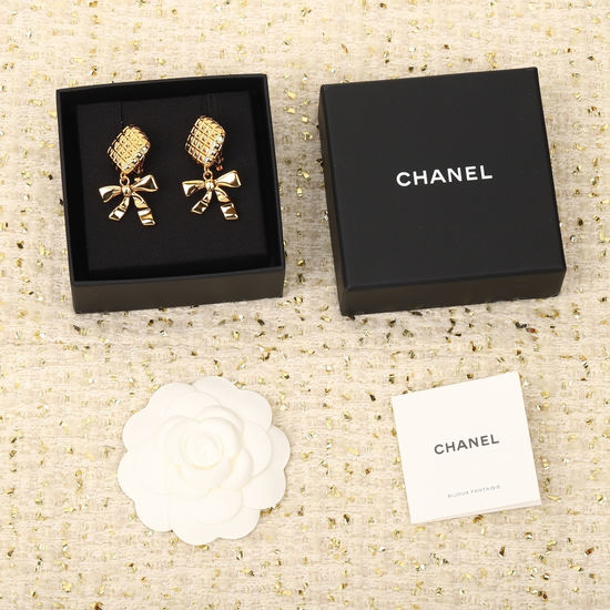 Chanel Vintage Style Classic Gold Ear Clips