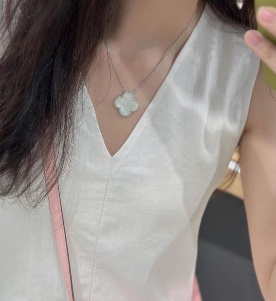 Van Cleef & Arpels VCA White Mother-of-pearl Pendant Necklace