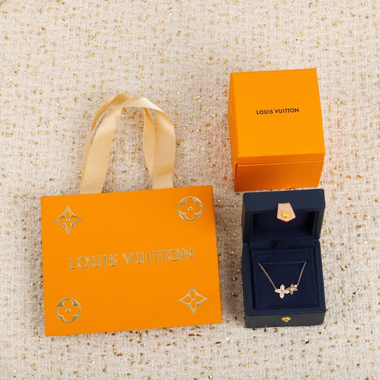 Louis Vuitton LV Flower Pattern Exquisite Necklace