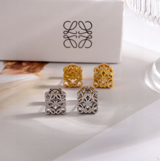 Loewe Simple Stylish Versatile Stud Earrings