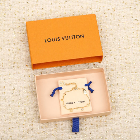 Louis Vuitton LV Delicate Pattern Bracelet Daily Accessory