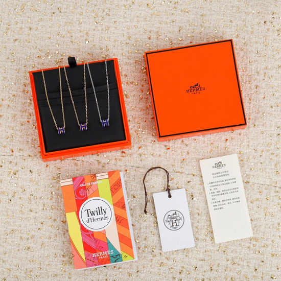 Hermes Delicate Pendant Necklace Classic Style