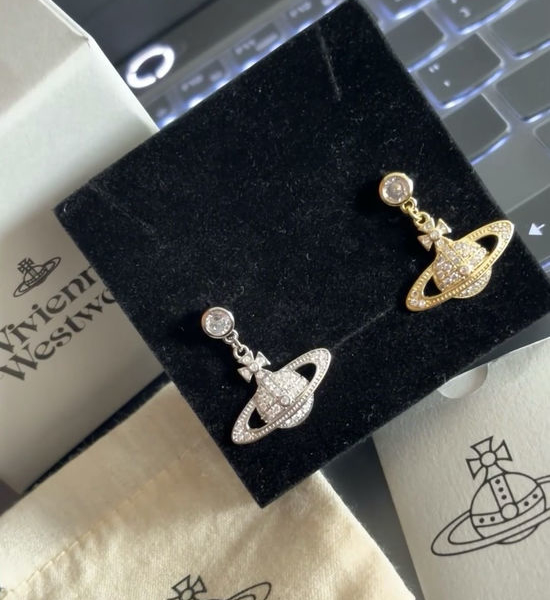 Vivienne Westhood Shiny Diamond Stud Earrings Elegant Jewelry