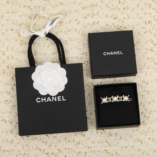 Chanel Rhinestone Pearl Elegant Hair Clip