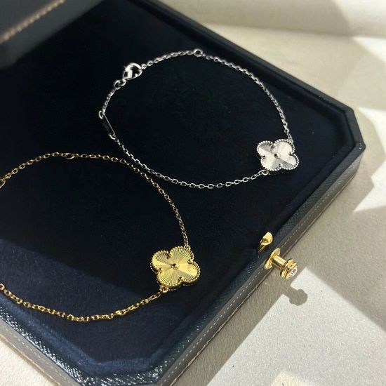Van Cleef & Arpels VCA Single Laser Clover Charm Bracelet