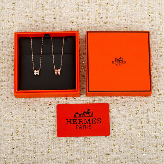 Hermes Delicate Pendant Necklace Classic Style