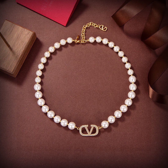 Valentino Classic Simple Versatile Necklace