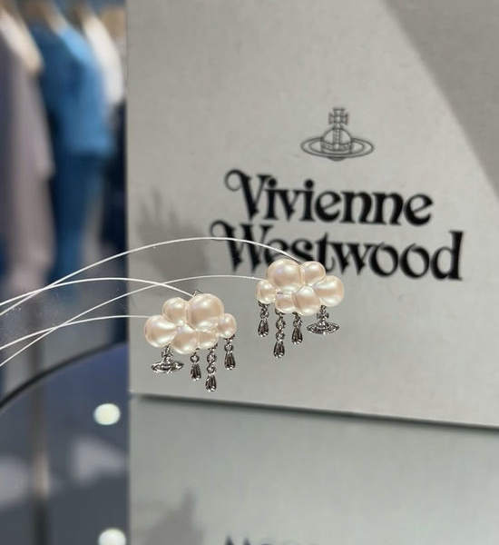 Vivienne Westhood West Queen Earrings Collection