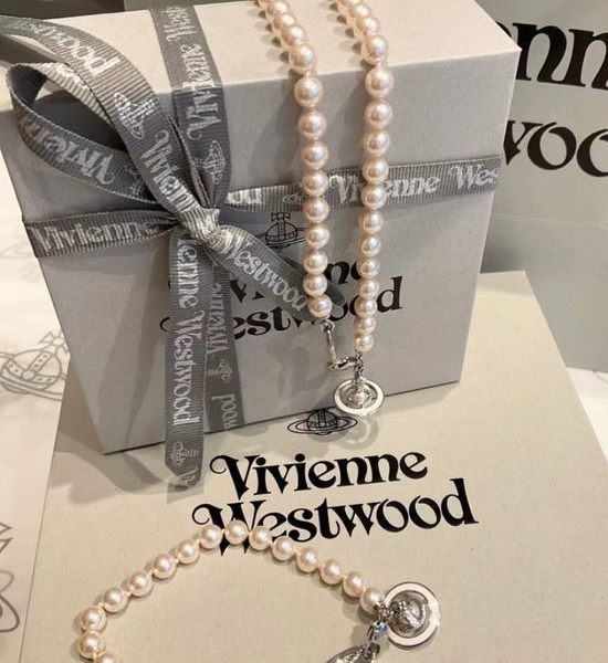 Vivienne Westhood Elegant Pearl Necklace Bracelet Jewelry Set