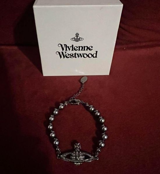 Vivienne Westhood Saturn Pearl Jewelry Set Elegant Classic Design