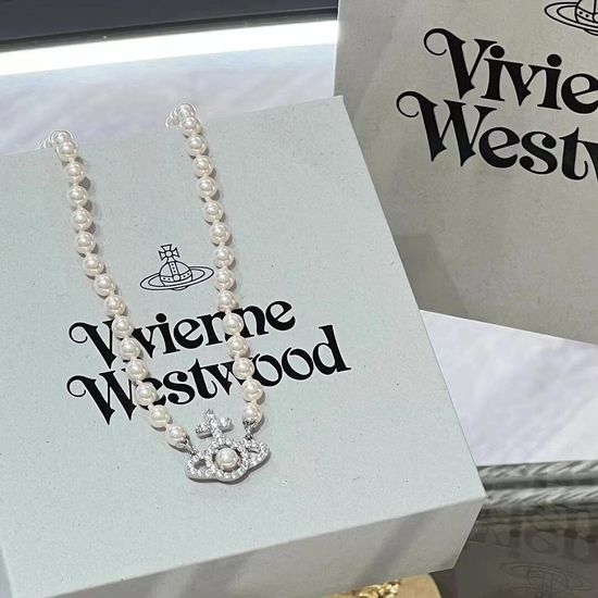 Vivienne Westhood Elegant Pearl Necklace With Planet Pendant