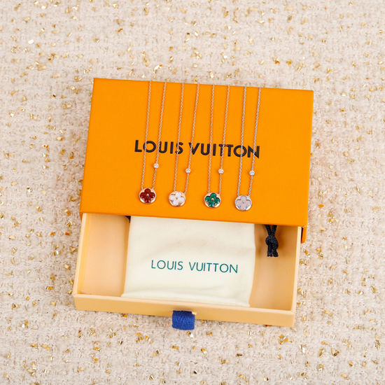 Louis Vuitton LV Agate Floral Pattern 18K Gold Necklace