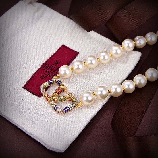 Valentino Classic Pearl Necklace Elegant Simple Style
