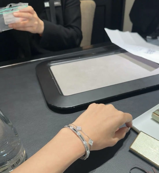 Van Cleef & Arpels VCA Shiny White Gold Bangle Bracelet
