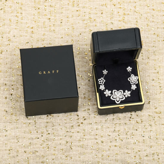 Graff Elegant Flower Necklace Delicate Craftsmanship