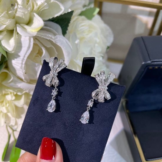 Graff Luxury Butterfly Drop Earrings with Sparkling Diamonds