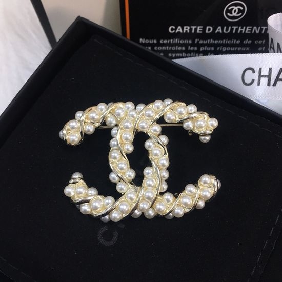 Chanel Pearl Brooch Twisted Design Classic Style