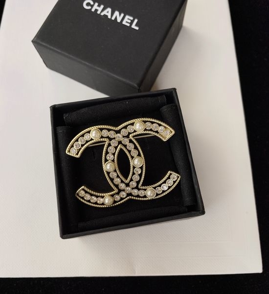 Chanel Exquisite Elegant Brooch
